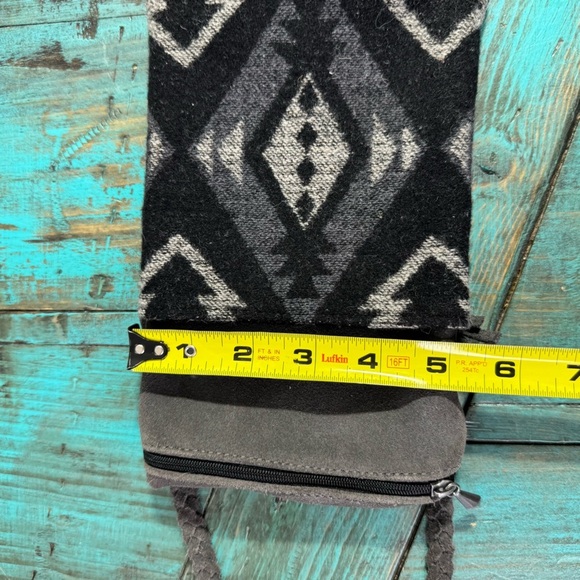 Manitobah Mukluks Suede Pouchette Shoulder Bag Crossbody Grey Aztec Wool - Picture 10 of 12